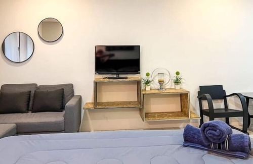 Tha Sala Apartment | Studio Apartment with Balcony in Center of Nimman