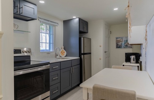 Southampton Apartment | Studio Apartment above Horseshoe Bay Beach