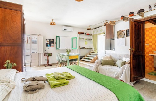 Montesano Salentino Apartment | Studio Apartment 'Curte Verde' with Private Terrace, Wi-Fi and Air Conditioning