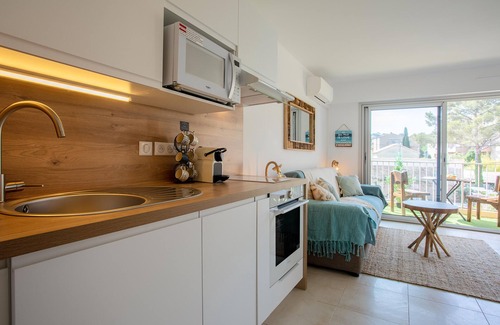 Cavaliere Apartment | Studio Apartment "Golfe De Saint Tropez" with Balcony, A/C & Wi-Fi
