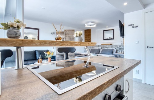 Hoya de los Patos Apartment | Studio Apartment 'Park Carpe Diem' with Shared Pool, Wi-Fi and Air Conditioning