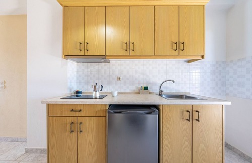 Astrakeri Apartment | Studio Apartment '8' with Sea View, Wi-Fi and Air Conditioning