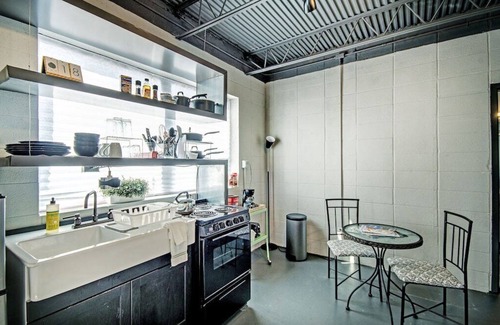 Greater Belhaven Apartment | Studio Apartment Above a Coffee Shop Heart of City