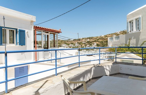 Mpatsi Apartment | Studio Apartment 'Aegeo 2' with Balcony, Wi-Fi and Air Conditioning