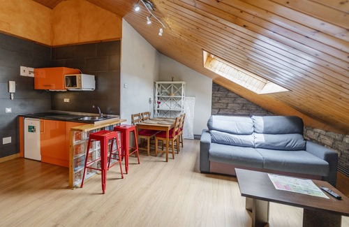 Ezcaray Apartment | Studio Apartment 'Altuzarra 1' with Mountain View, Private Terrace and Wi-Fi