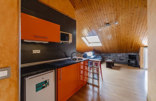 Ezcaray Apartment | Studio Apartment 'Altuzarra 1' with Mountain View, Private Terrace and Wi-Fi