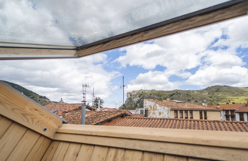 Ezcaray Apartment | Studio Apartment 'Altuzarra 1' with Mountain View, Private Terrace and Wi-Fi