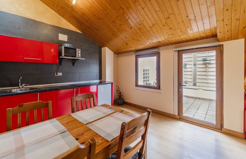 Ezcaray Apartment | Studio Apartment 'Altuzarra 2' with Mountain View, Private Terrace and Wi-Fi
