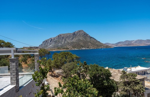 Kamari Apartment | Studio Apartment 'Amphitrite -' with Sea View, Wi-Fi and Air Conditioning
