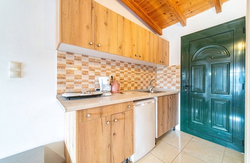 Lakones Apartment | Studio Apartment 'Arianna Deluxe Studio 21' with Sea View, Shared Pool & Wi-Fi