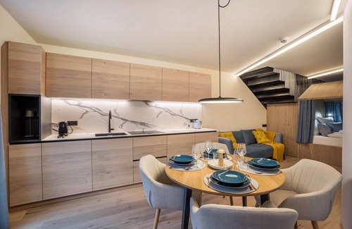 Old Town Apartment | Studio Apartment 'Avia Living Maria' with Mountain View, Balcony and Wi-Fi