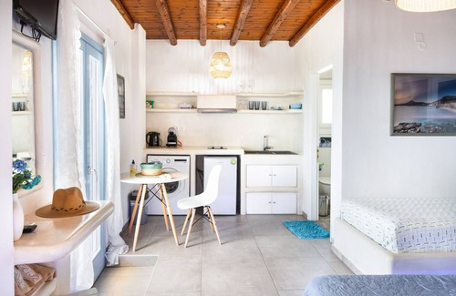 Milos Apartment | Studio Apartment 'Betty Superior with Panoramic View 1' with Sea View, Wi-Fi and Air Conditioning