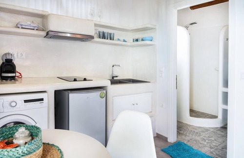 Milos Apartment | Studio Apartment 'Betty Superior with Panoramic View 1' with Sea View, Wi-Fi and Air Conditioning