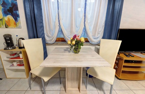 Volkertshausen Apartment | Studio Apartment 'Souterrain' with Shared Terrace, Shared Garden and Wi-Fi