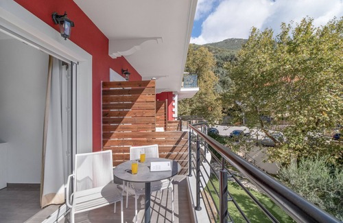 Anthousa Apartment | Studio Apartment 'Deluxe 2 Adults - C' with Shared Terrace, Wi-Fi and Air Conditioning