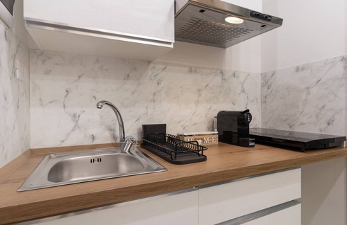 Municipio 2 Apartment | Studio Apartment 'Elettra' with Wi-Fi and Air Conditioning