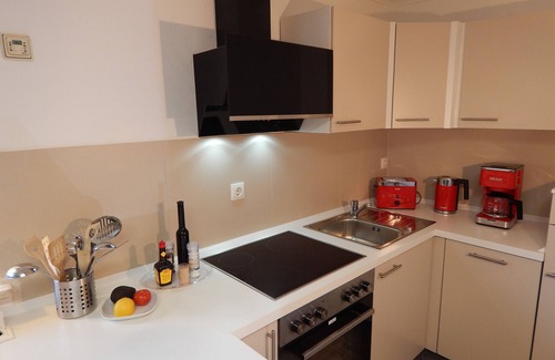 Neuendorf Apartment | Studio Apartment 'Ferienhaus Rheinblick Wohnung 1' with Shared Terrace and Wi-Fi