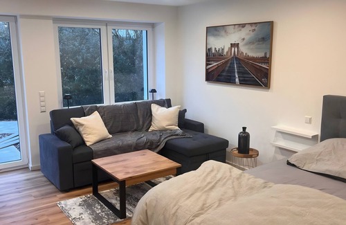 Creidlitz Apartment | Studio Apartment 'Ferienwohnung 1 Coburg-Creidlitz' with Private Terrace
