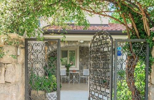 Opric Apartment | Studio apartment for 2 people in Villa Arta
