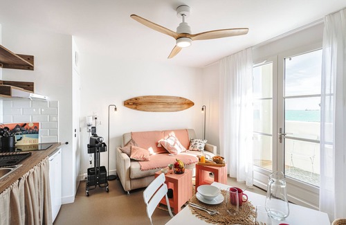 Rivedoux-Plage Apartment | Studio Apartment 'Les Pins, Vue Mer' with Sea View, Private Terrace and Wi-Fi
