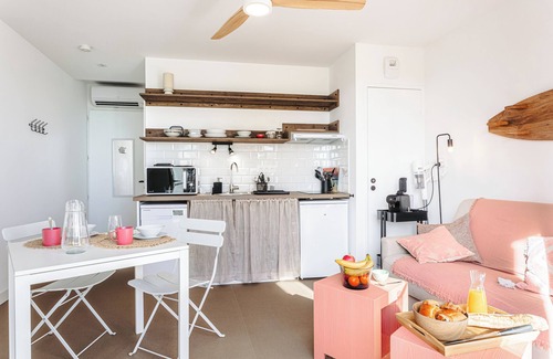 Rivedoux-Plage Apartment | Studio Apartment 'Les Pins, Vue Mer' with Sea View, Private Terrace and Wi-Fi
