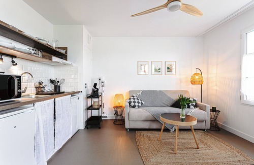 Rivedoux-Plage Apartment | Studio Apartment 'Le Phare, Vue Mer' with Sea View, Private Terrace and Wi-Fi