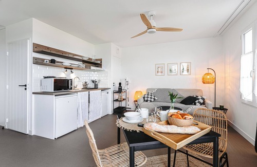 Rivedoux-Plage Apartment | Studio Apartment 'Le Phare, Vue Mer' with Sea View, Private Terrace and Wi-Fi