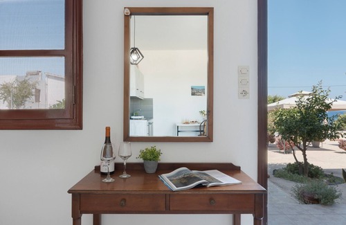 Paloi Apartment | Studio Apartment 'Frantzis 2' with Sea View, Wi-Fi and Air Conditioning