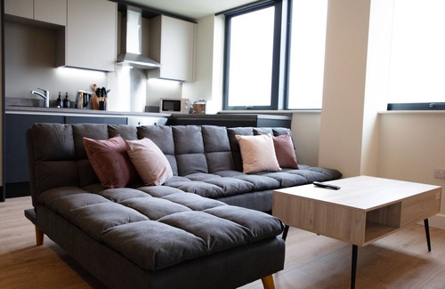 West Bromwich Apartment | Studio Apartment with Car Park, Gym, Lounge Room
