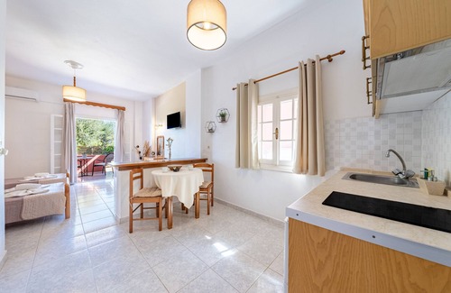 Astrakeri Apartment | Studio Apartment 'GRAND 1' with Sea View, Wi-Fi and Air Conditioning