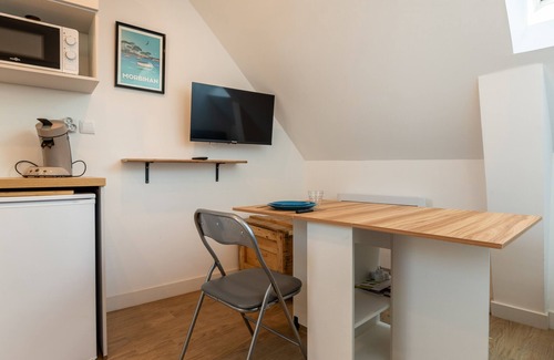 Merlevenez Apartment | Studio Apartment 'Gwenn Ha Du' with Shared Garden and Wi-Fi