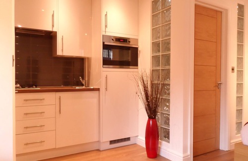 Newmarket Apartment | Studio apartment ideal for work or leisure stays. Near Newmarket and Cambridge.