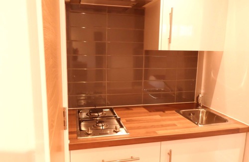 Newmarket Apartment | Studio apartment ideal for work or leisure stays. Near Newmarket and Cambridge.