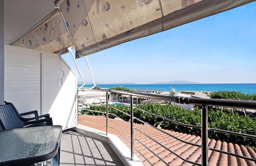 Pidima Kyras Apartment | Studio Apartment 'Iguana 10' with Shared Pool, Wi-Fi and Air Conditioning