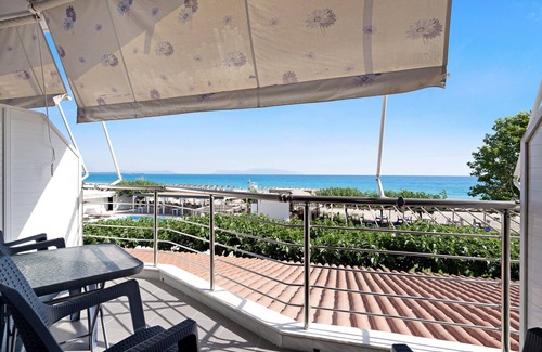 Pidima Kyras Apartment | Studio Apartment 'Iguana 10' with Shared Pool, Wi-Fi and Air Conditioning