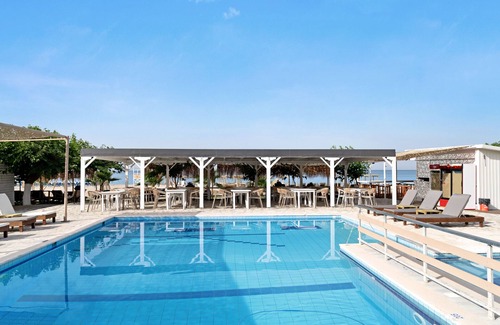 Pidima Kyras Apartment | Studio Apartment 'Iguana 1' with Shared Pool, Wi-Fi and Air Conditioning