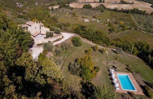 Assisi Apartment | Studio apartment in a farmhouse with swimming pool