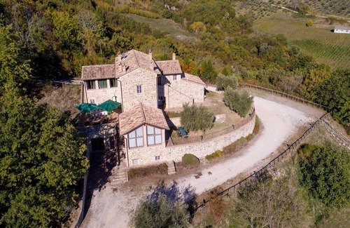 Assisi Apartment | Studio apartment in a farmhouse with swimming pool