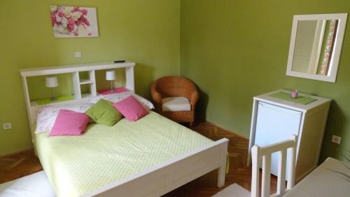 Palit Apartment | Studio Apartment in Palit with Balcony, Air Conditioning, Wi-Fi (4603-4)