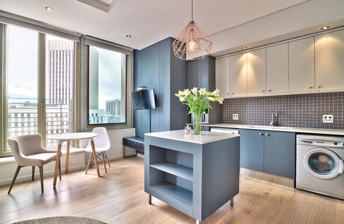 Cape Town City Centre Apartment | Studio apartment in the heart of Cape Town, parking space & Wifi