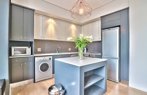 Cape Town City Centre Apartment | Studio apartment in the heart of Cape Town, parking space & Wifi