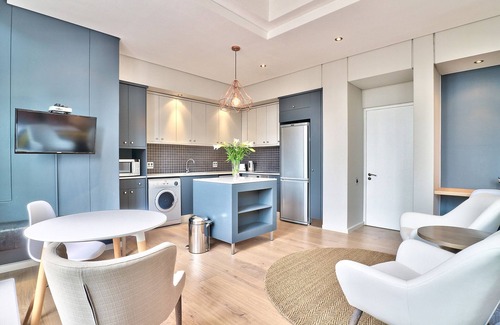 Cape Town City Centre Apartment | Studio apartment in the heart of Cape Town, parking space & Wifi