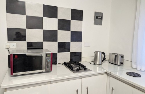 Greendale Apartment | Studio apartment in the leafy surburb of Greendale