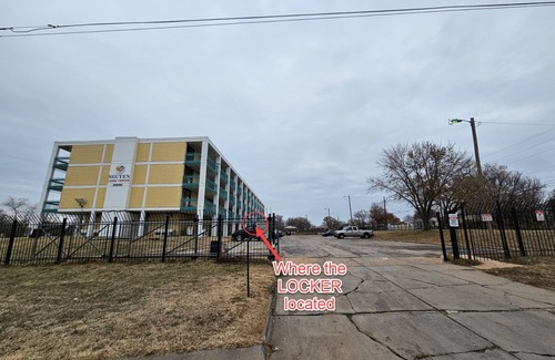 Wichita Apartment | Studio apartment in Wichita #1- Queen size bed - 3 minutes to WSU