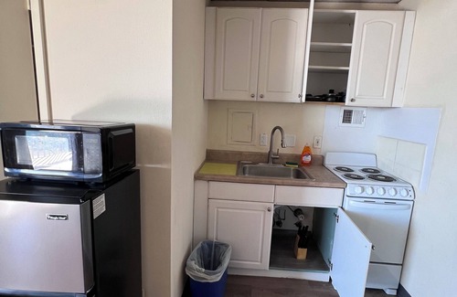 Wichita Apartment | Studio apartment in Wichita #2- Queen size bed - 3 minutes to WSU