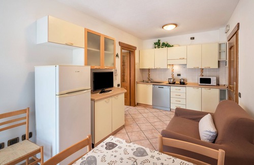 Rocca Pietore Apartment | Studio Apartment 'Appartamento Monolocale 1' with Mountain View, Shared Garden and Wi-Fi