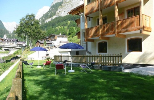 Rocca Pietore Apartment | Studio Apartment 'Appartamento Mono 3' with Mountain View, Shared Garden and Wi-Fi
