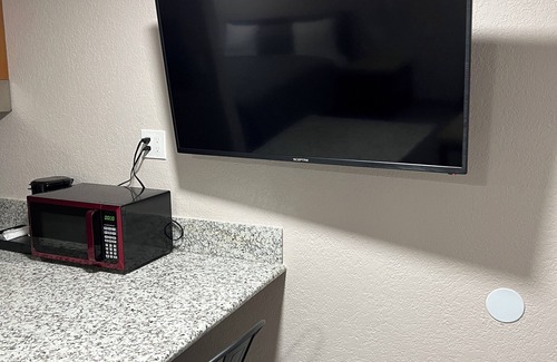 Greenacres Apartment | Studio Apartment - King Bed
