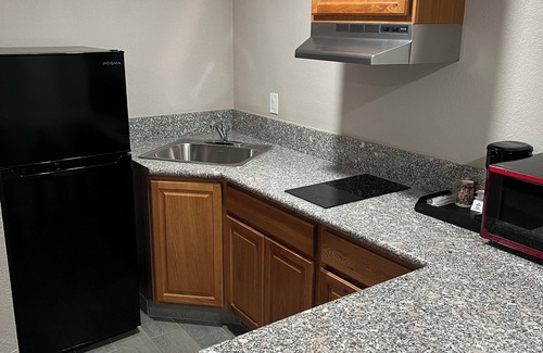 Greenacres Apartment | Studio Apartment - King Bed