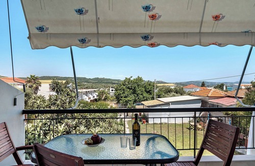 Zalongo Apartment | Studio Apartment 'Labros 3' with Mountain View, Wi-Fi and Air Conditioning